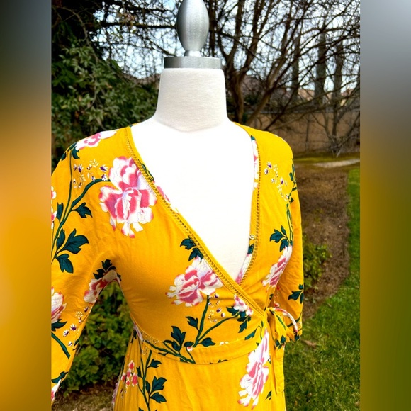 COTTON ON 🌻 Floral Wrap Dress in Yellow and Black - Picture 5 of 10